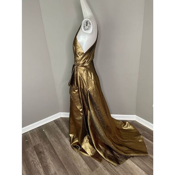 Elegant Metallic Reem Acra One-Shoulder Gown - Picture 6 of 11